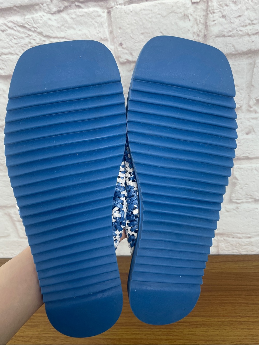 FARM Rio Sweet Rio Raffia Puffy Brazil Blue Tropical Flip Flop Sandals Size 10 - Picture 2 of 8